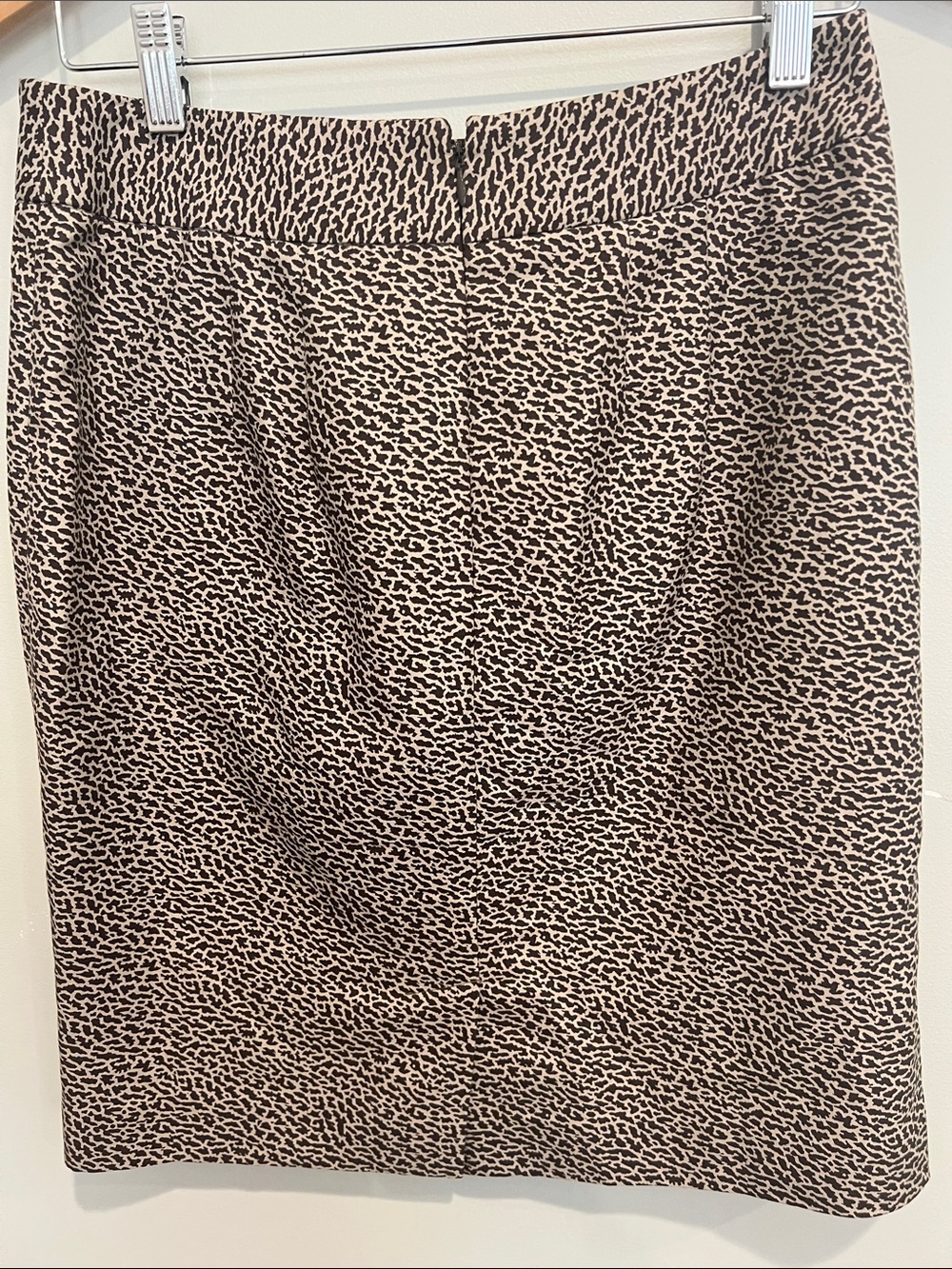 LOFT Beige and Black Animal-Print Pencil Skirt womens 4 - Picture 2 of 5